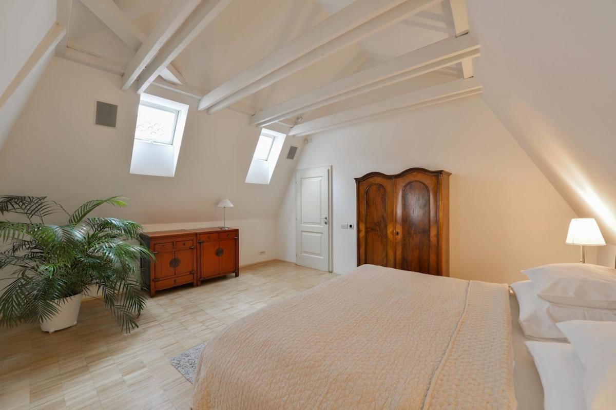 Eclectic Loft With Terrace * Prag