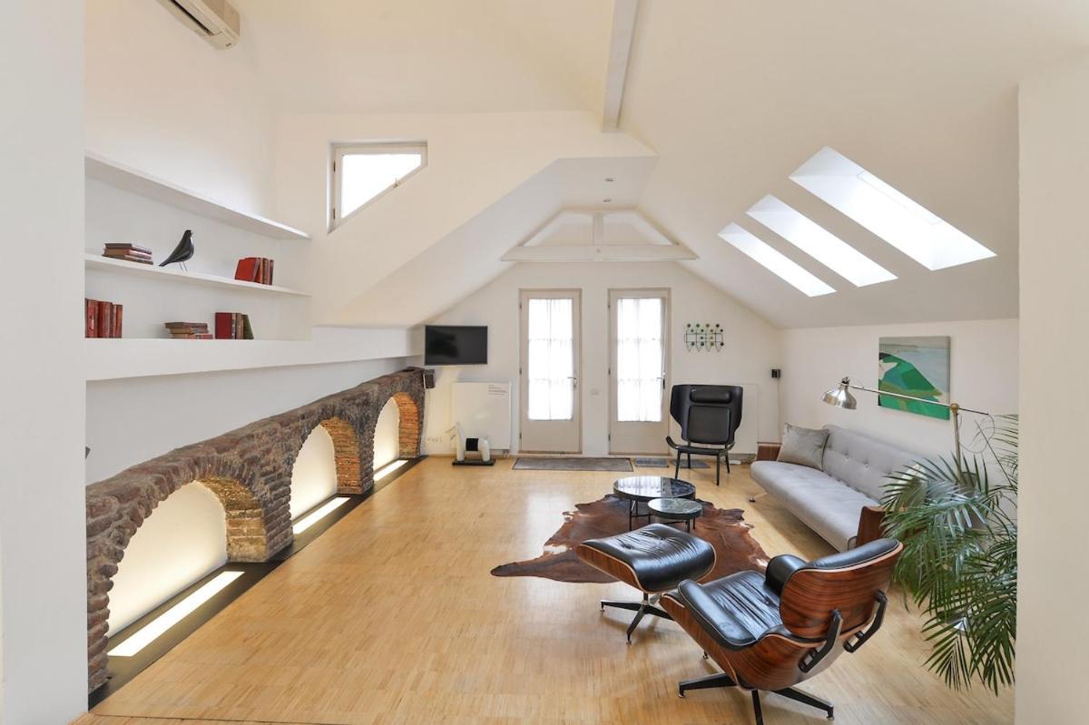 Eclectic Loft With Terrace Prag
